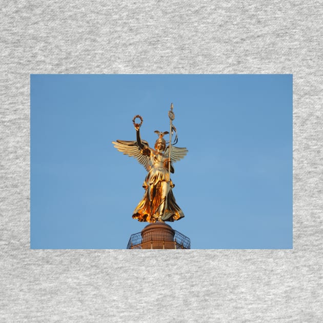 Goldelse, Viktoria statue on the Victory Column at Großer Stern in evening sun, Tiergarten, Berlin, Germany by Kruegerfoto